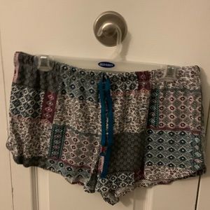 Patterned pajama shorts